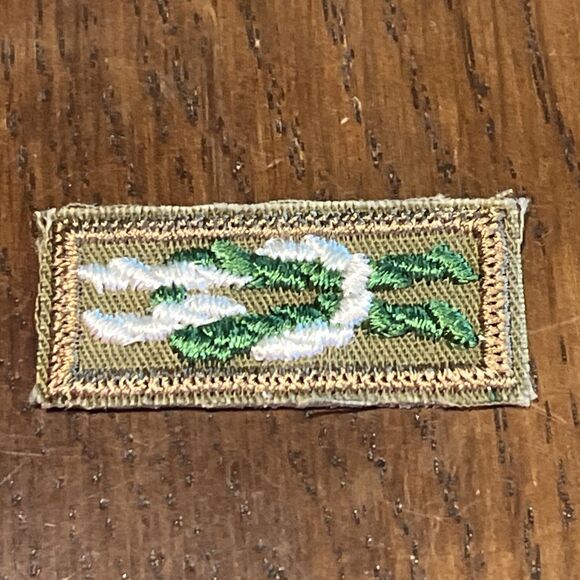 Vintage Boy Scouts of America Scouters Key Award Uniform Knot & Medal Set - Picture 3 of 4